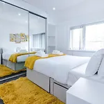 Nice Three Bedroom House In Manchester
